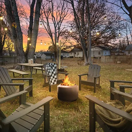 Urban Oasis Cozy Home Near Downtown With Game Room And Firepit